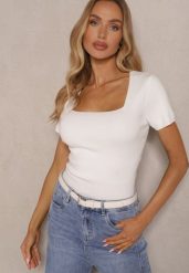 Jasnobeżowa Bluzka z Modalem Wiskozą i Kwadratowym Dekoltem Sanelora. Brązowe bluzki Renee, m, bez wzorów, z jeansu, eleganckie, bez kołnierzyka, bez ramiączek. W wyprzedaży za 67.99 zł.