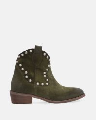 ZIELONE KOWBOJKI Z NITAMI CP773 ING BOSCO. Zielone botki Venezia, bez wzorów, ze skóry, bez obcasa, bez zapięcia. Za 499.00 zł.