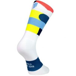 Skarpetki Sporcks Madonna. Czerwone skarpetki SPORCKS, bez wzorów, z nylonu. Za 151.50 zł.