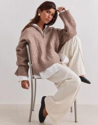 Damska bluza oversize ze splotem warkoczowym Half Zip orzechowa. Brązowe bluzy AIM'N, l, bez wzorów, z dzianiny, bez kaptura. Za 525.00 zł.