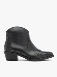 Czarne krótkie botki kowbojki z nitami. Czarne botki Brawo sp. z o.o., bez wzorów, ze skóry, rockowe, za kostkę, bez obcasa, bez zapięcia. Za 549.99 zł.