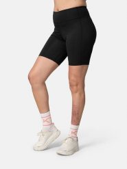 KARI TRAA Szorty sportowe "Ava 8 Inch" w kolorze czarnym rozmiar: S. Czarne szorty sportowe Kari Traa, bez wzorów, z podwyższonym stanem, outdoorowe. Za 139.95 zł.