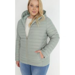 Miętowa Kurtka Pikowana Jordana. Zielone kurtki Born2be, na jesień, plus size, bez wzorów, z jeansu, bez kaptura. W wyprzedaży za 164.99 zł.