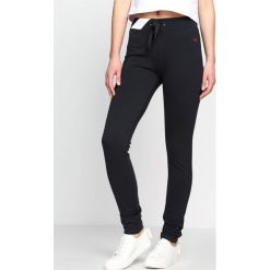 Grafitowe Spodnie Dresowe Conformity. Spodnie dresowe marki bonprix. Za 39.99 zł.