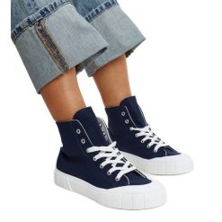Granatowe wysokie trampki Vinka niebieskie. Niebieskie trampki bez wzorów, z tkaniny, eleganckie, bez zapięcia. Za 81.83 zł.