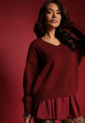 Bordowy Sweter z Wiskozy Oversize Conime. Czerwone swetry Renee, uniwersalny, z aplikacjami, z jeansu, casualowe, bez ramiączek. W wyprzedaży za 103.99 zł.