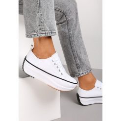 Białe Trampki Todetrios. Białe trampki Renee, z aplikacjami, z gumy, bez zapięcia. W wyprzedaży za 71.99 zł.