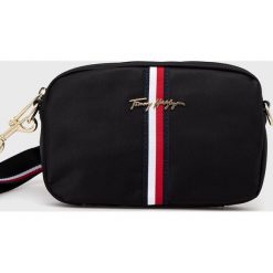 Tommy Hilfiger torebka kolor czarny. Czarne listonoszki Tommy Hilfiger, bez wzorów, z włókna, bez dodatków. Za 319.99 zł.
