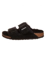 Birkenstock Skórzane klapki "Arizona" w kolorze czarnym rozmiar: 38. Czarne klapki Birkenstock, bez wzorów, z wełny, klasyczne, z otwartym noskiem, bez obcasa, bez zapięcia. Za 436.14 zł.