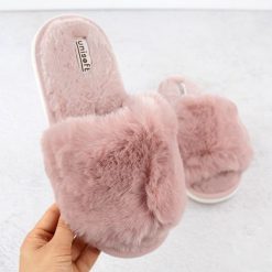 Kapcie domowe damskie z futerkiem pudrowy róż UNISOFT 6644. Czerwone kapcie marka niezdefiniowana, bez wzorów, z tkaniny. Za 55.99 zł.