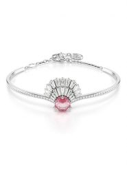 Swarovski Bransoletka z elementem ozdobnym rozmiar: onesize. Różowe bransoletki Swarovski, z cyrkonią, metalowe. Za 260.99 zł.