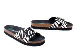 DR. BRINKMANN 700907-00 zebra, klapki damskie. Białe klapki Dr. Brinkmann, bez wzorów, bez obcasa, bez zapięcia. Za 269.90 zł.