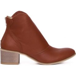 Botki kwobojki na 5 cm klocku - skóra naturalna - model 483 - kolor brązowy (37). Brązowe botki Zapato, bez wzorów, z jeansu, biznesowe, bez obcasa, na obcasie, bez zapięcia. W wyprzedaży za 377.10 zł.