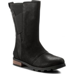 Kozaki SOREL - Emelie Mid NL2679 Black 010. Czarne kozaki Sorel, z gumy. W wyprzedaży za 429.00 zł.