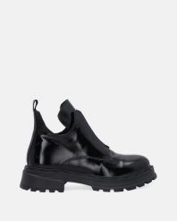 LAKIEROWANE SZTYBLETY DAMSKIE G1460701 02 BLAC. Botki Venezia, bez wzorów, z lakierowanej skóry, bez obcasa, bez zapięcia. Za 339.00 zł.