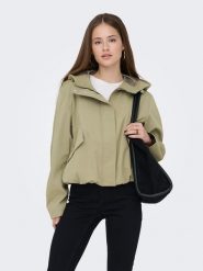 ONLY Kurtka przejściowa w kolorze oliwkowym rozmiar: S. Brązowe kurtki ONLY, s, bez wzorów, bez kaptura. Za 130.99 zł.