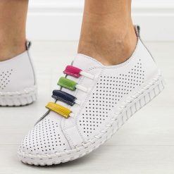 Białe skórzane ażurowe półbuty damskie T.Sokolski w26-03. Białe półbuty wsuwane Sokolski, na lato, w ażurowe wzory, z jeansu, biznesowe, z okrągłym noskiem, bez obcasa. Za 269.00 zł.