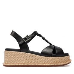 Sandały Clarks. Czarne sandały Clarks, bez wzorów, bez obcasa, na koturnie, bez zapięcia. Za 269.99 zł.