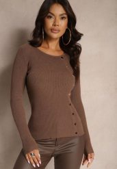 Ciemnobrązowy Sweter z Wiskozą Ozdobiony Metalicznymi Aplikacjami Malittia. Brązowe swetry Renee, na zimę, m, z aplikacjami, z wiskozy, casualowe, bez ramiączek. W wyprzedaży za 79.99 zł.