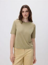 Bluzka z wiskozą - oliwkowy. Zielone bluzki Reserved, l, bez wzorów, z dzianiny, bez kołnierzyka, bez ramiączek. Za 79.99 zł.