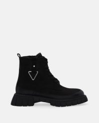 CZARNE BOTKI Z NUBUKU 23035 201 BLACK. Czarne botki Venezia, bez wzorów, z nubiku, bez obcasa, bez zapięcia. Za 279.00 zł.