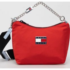 Tommy Jeans torebka AW0AW11839.9BYY kolor czerwony. Czerwone listonoszki Tommy Jeans, bez wzorów, z jeansu, na ramię, bez dodatków. W wyprzedaży za 289.99 zł.