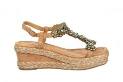 Sandały Laura Vita Marieo 11 Beige 202074, Beżowy, Skóra ekologiczna - 38. Brązowe sandały LAURA VITA, bez wzorów, z materiału, eleganckie, bez obcasa, na koturnie, bez zapięcia. W wyprzedaży za 179.10 zł.