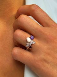 Les Petites Précieuses Pozłacany pierścionek z kamieniami szlachetnymi rozmiar: 56. Czerwone pierścionki Les Petites Précieuses, z ametystem, pozłacane. Za 217.99 zł.