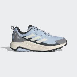 Buty Terrex Anylander Hiking. Białe buty trekkingowe adidas, z materiału, bez zapięcia. Za 340.50 zł.