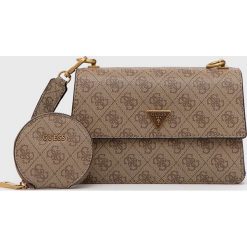 Guess torebka kolor brązowy. Brązowe listonoszki Guess, z aplikacjami, na ramię, bez dodatków. Za 529.99 zł.