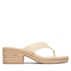 Klapki Calvin Klein. Brązowe klapki Calvin Klein, bez wzorów, bez obcasa, bez zapięcia. Za 529.99 zł.