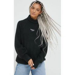 Tommy Jeans sweter damski kolor czarny z golfem. Czarne swetry Tommy Jeans, l, bez wzorów, z dzianiny, bez ramiączek. W wyprzedaży za 379.99 zł.