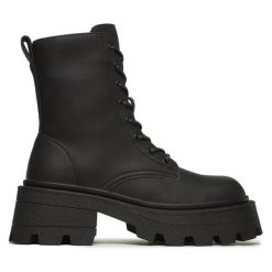 Trapery ONLY. Czarne traperki ONLY, bez wzorów, bez obcasa, bez zapięcia. Za 349.99 zł.