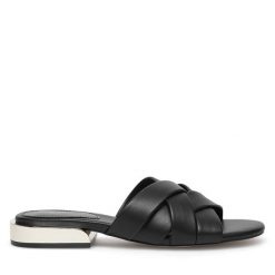 Klapki Nine West. Czarne klapki Nine West, bez wzorów, bez obcasa, bez zapięcia. Za 179.99 zł.