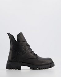 BOTKI DAMSKIE 18000 BLACK. Czarne botki Venezia, bez wzorów, ze skóry, bez obcasa, bez zapięcia. Za 269.00 zł.