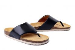 DR. BRINKMANN 700531-01 schwarz, klapki damskie. Czarne klapki Dr. Brinkmann, bez wzorów, bez obcasa, bez zapięcia. Za 239.90 zł.