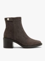 Brązowe botki welurowe na obcasie. Brązowe botki Brawo sp. z o.o., bez wzorów, ze skóry, eleganckie, za kostkę, bez obcasa, na obcasie, bez zapięcia. Za 449.99 zł.