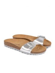 BABUNKERS Family Klapki w kolorze srebrnym rozmiar: 38. Szare klapki BABUNKERS Family, bez wzorów, klasyczne, z otwartym noskiem, bez obcasa, bez zapięcia. Za 130.99 zł.