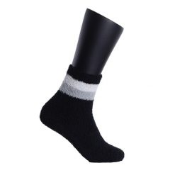 Skarpety 2514 Softee Grip czarne 35-38. Białe skarpetki 2117 OF SWEDEN, bez wzorów, z elastanu. Za 129.99 zł.