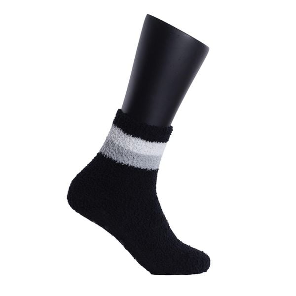 Skarpety 2514 Softee Grip czarne 35-38. Białe skarpetki 2117 OF SWEDEN, bez wzorów, z elastanu. Za 129.99 zł.