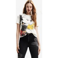 Desigual t-shirt bawełniany kolor biały. Białe t-shirty Desigual, bez wzorów, z bawełny, bez kołnierzyka, bez ramiączek. W wyprzedaży za 199.99 zł.