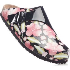 Kapcie ze skóry bonprix czarny w kwiaty. Kapcie marki bonprix. Za 54.99 zł.