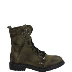 ZIELONE BOTKI A60 NABUK VERDE. Zielone botki Venezia, bez wzorów, z nubiku, bez obcasa, bez zapięcia. Za 299.00 zł.
