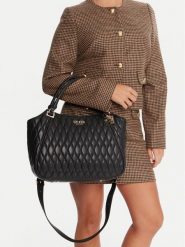 Guess Torebka Valla HWQG81 22220 Czarny. Czarne torebki klasyczne Guess, z aplikacjami, ze skóry, bez dodatków. Za 439.99 zł.