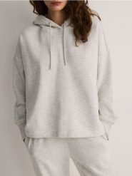 Bluza z kapturem - jasnoszary. Szare bluzy Reserved, l, bez wzorów, z bawełny, bez ramiączek, z kapturem. W wyprzedaży za 99.99 zł.