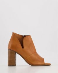 SANDAŁY Z CHOLEWKĄ 0028331 COCONUT. Sandały Venezia, bez wzorów, ze skóry, bez obcasa, bez zapięcia. Za 279.00 zł.