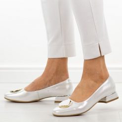 Srebrne mar Polskie czółenka damskie Suzana 2520. Szare czółenka Suzana, na jesień, bez wzorów, ze skóry, eleganckie, bez obcasa, na obcasie, bez zapięcia. Za 249.00 zł.