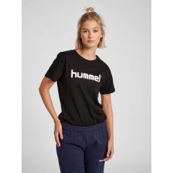 Koszulka sportowa z krótkim rękawem damska Hummel Cotton Logo. Czarne t-shirty sportowe Hummel, l, bez wzorów, bez ramiączek, do piłki nożnej. Za 59.00 zł.