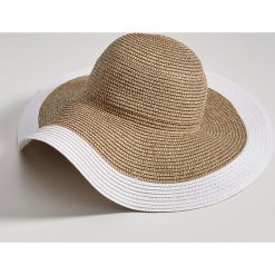Słomkowy kapelusz z szerokim rondem - Wielobarwn. Kapelusze marki Mohito. Za 49.99 zł.