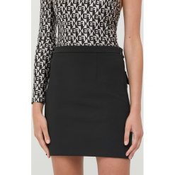 Elisabetta Franchi spódnica kolor czarny mini ołówkowa. Czarne spódnice Elisabetta Franchi, bez wzorów, mini, ołówkowe. Za 929.99 zł.